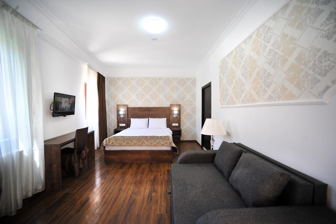 Rk City Hotel Тбилиси Екстериор снимка